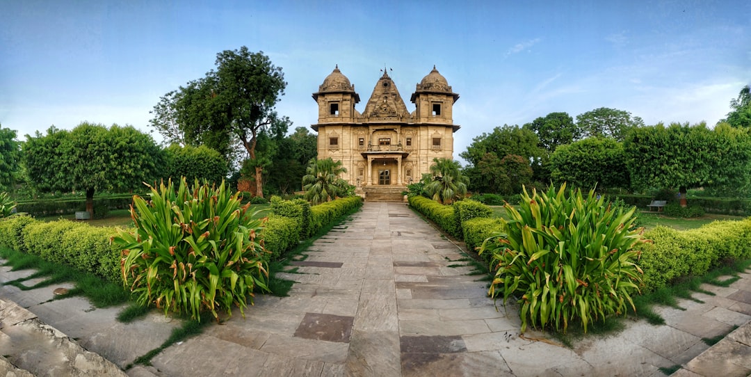 Delhi to Gwalior Taxi