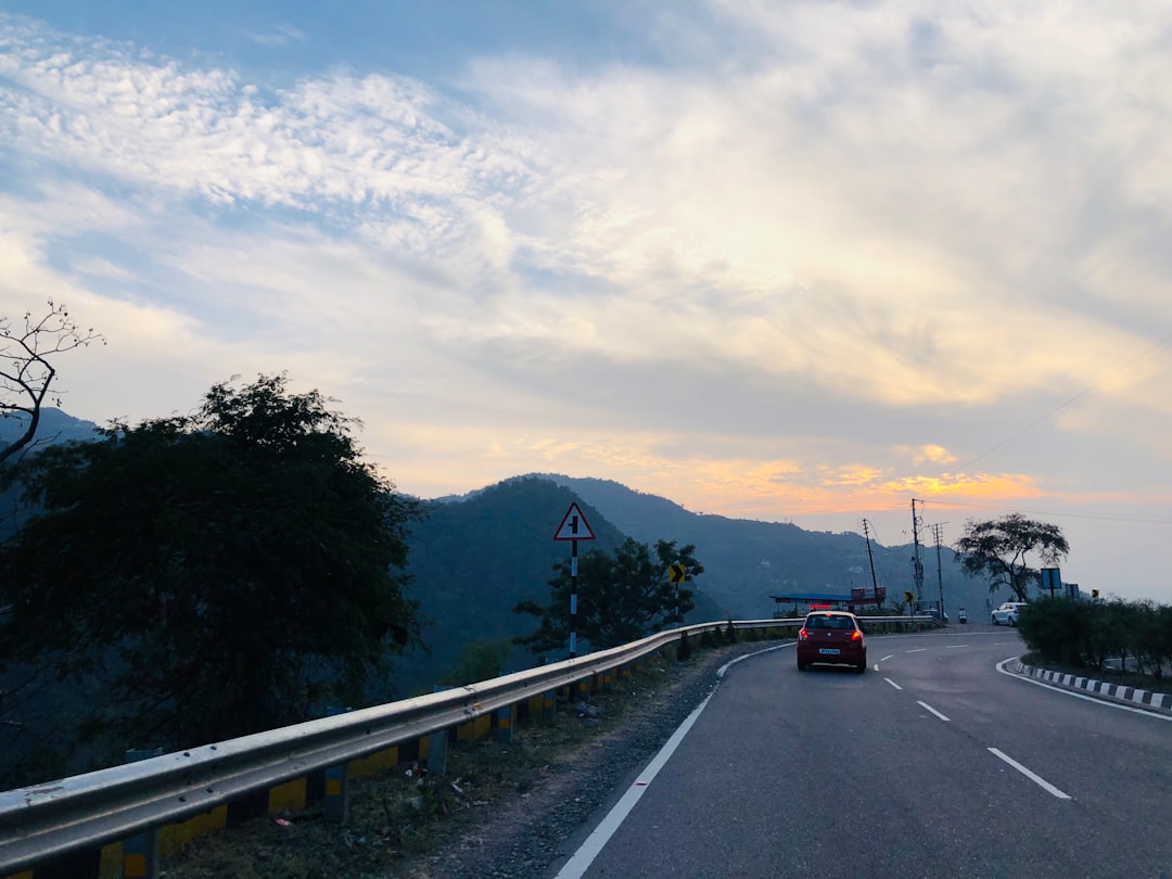 Dehradun to Kasauli Taxi