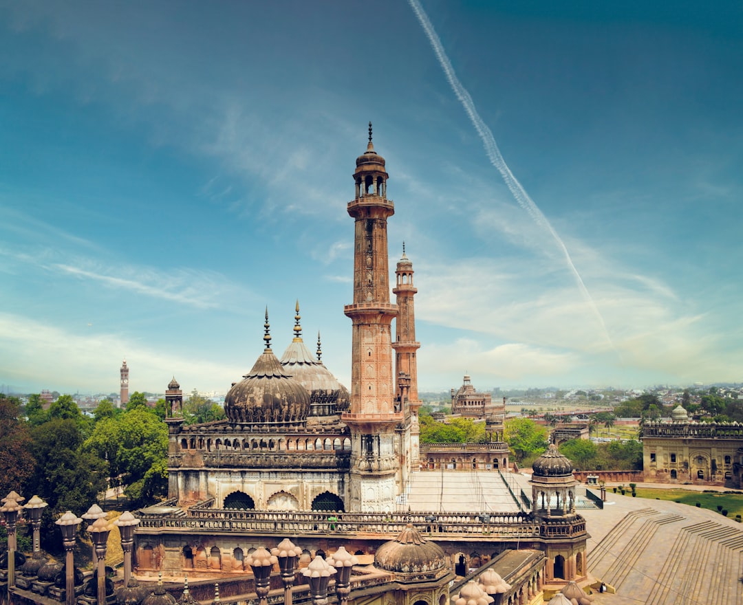 Dehradun to Lucknow Cab