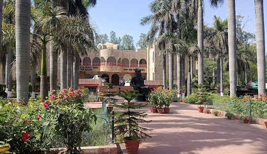 Delhi to Ludhiana Taxi