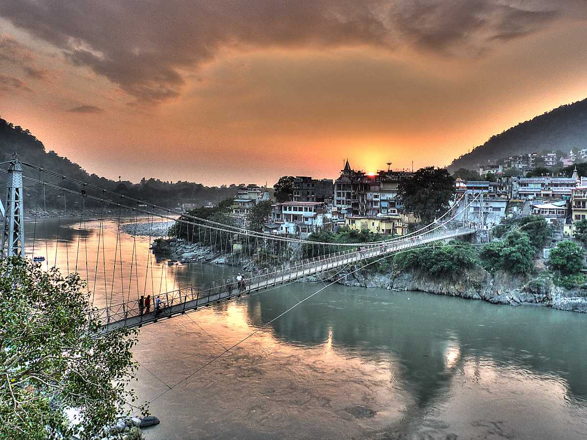 Innova Crysta for rent in Rishikesh